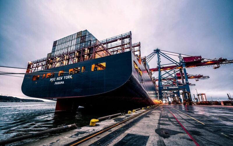 Transporte marítimo confiable para Panamá: reduce tiempos