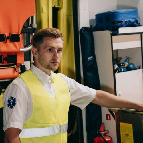 ¿Cómo el software optimiza la asignación de ambulancias en emergencias?